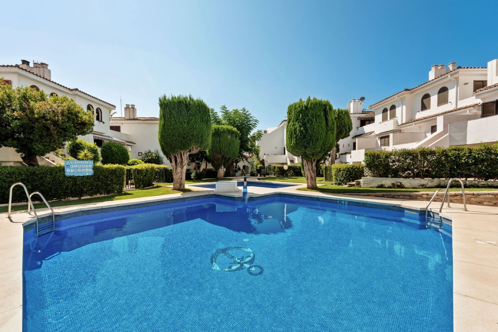 3 soverom Hus til salgs i Estepona med svømmebasseng garasje - € 460 000 (Ref: 8840815)