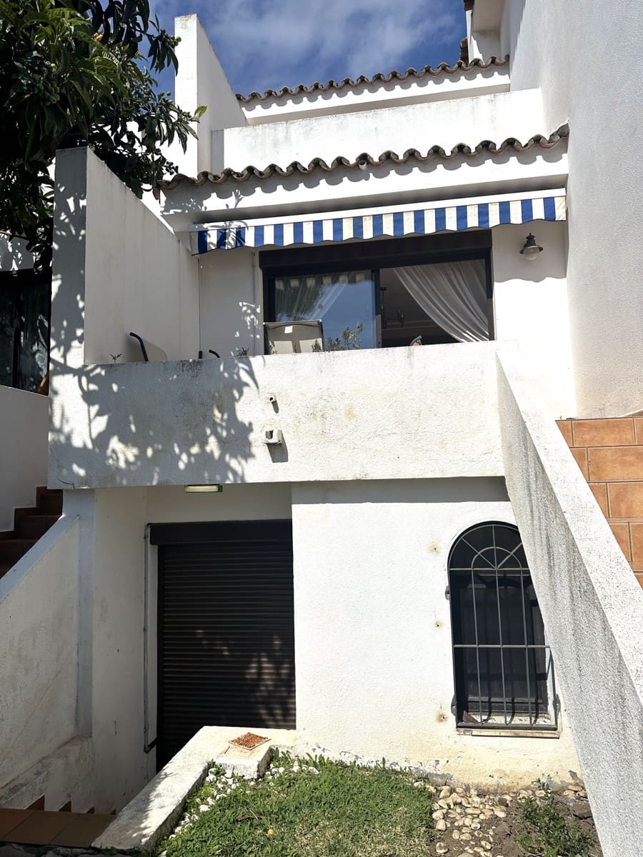 3 soverom Hus til salgs i Estepona med svømmebasseng garasje - € 460 000 (Ref: 8840815)