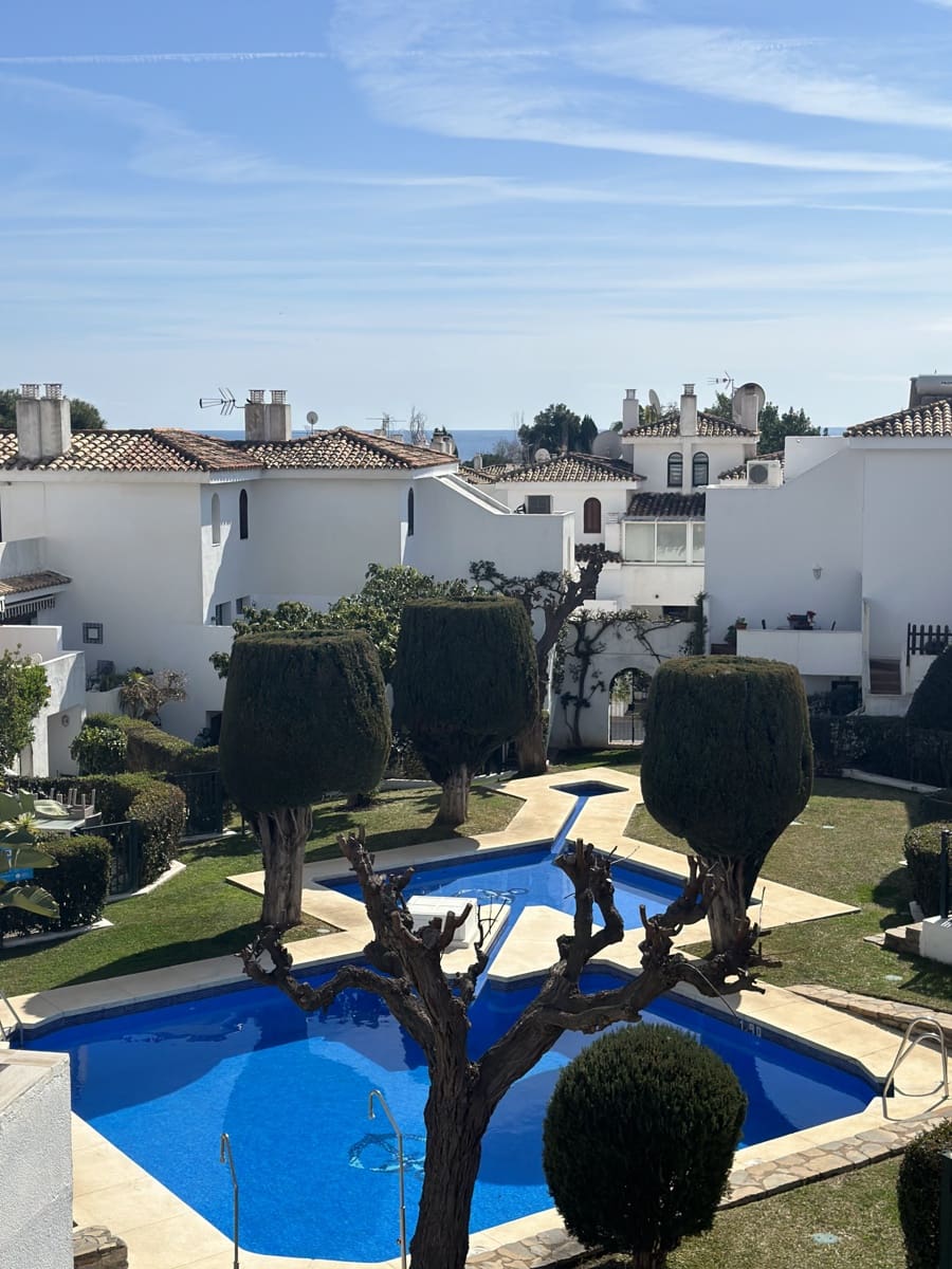 3 soverom Hus til salgs i Estepona med svømmebasseng garasje - € 460 000 (Ref: 8840815)