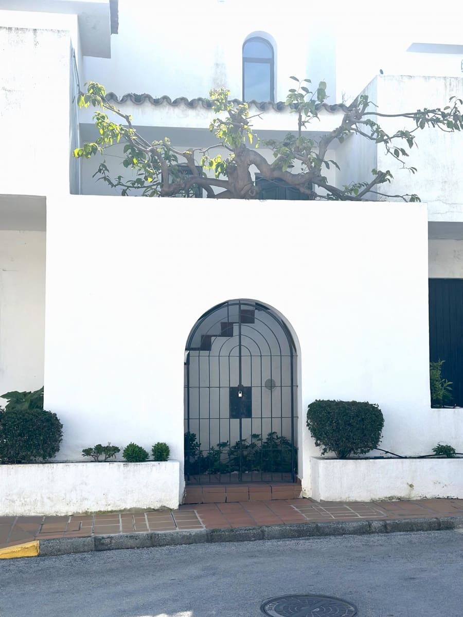 3 soverom Hus til salgs i Estepona med svømmebasseng garasje - € 460 000 (Ref: 8840815)