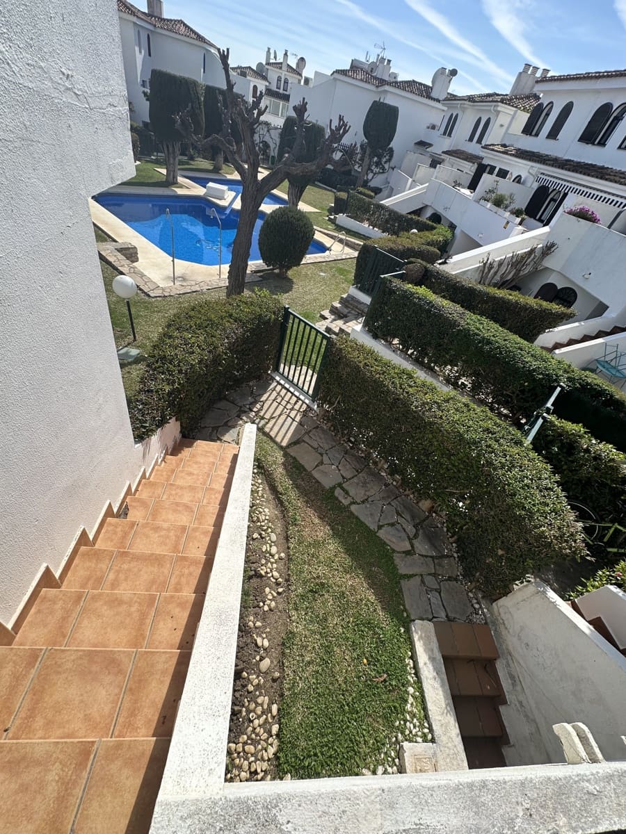 3 soverom Hus til salgs i Estepona med svømmebasseng garasje - € 460 000 (Ref: 8840815)