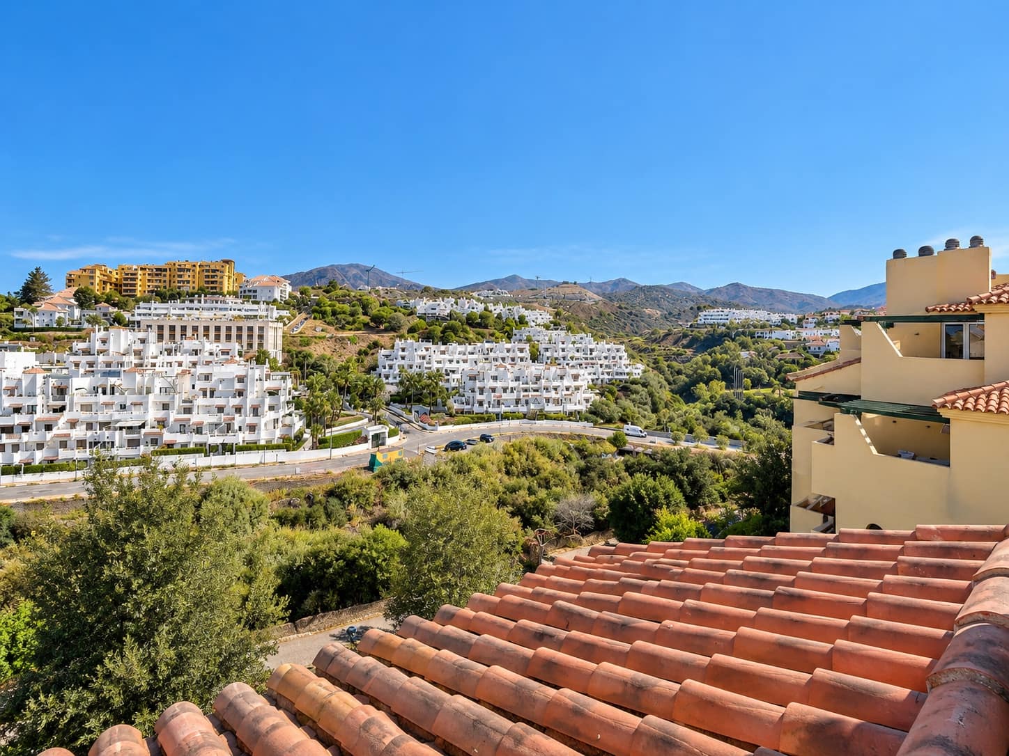 3 chambre Penthouse à vendre à New Golden Mile avec piscine garage - 499 000 € (Ref: 8862568)
