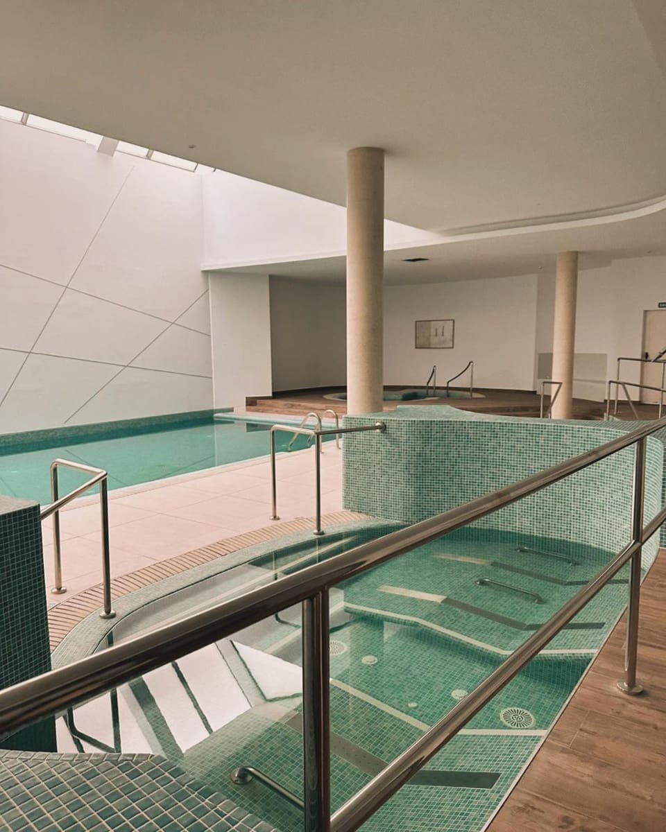 2 soverom Leilighet til salgs i Estepona med svømmebasseng garasje - € 434 000 (Ref: 8874345)