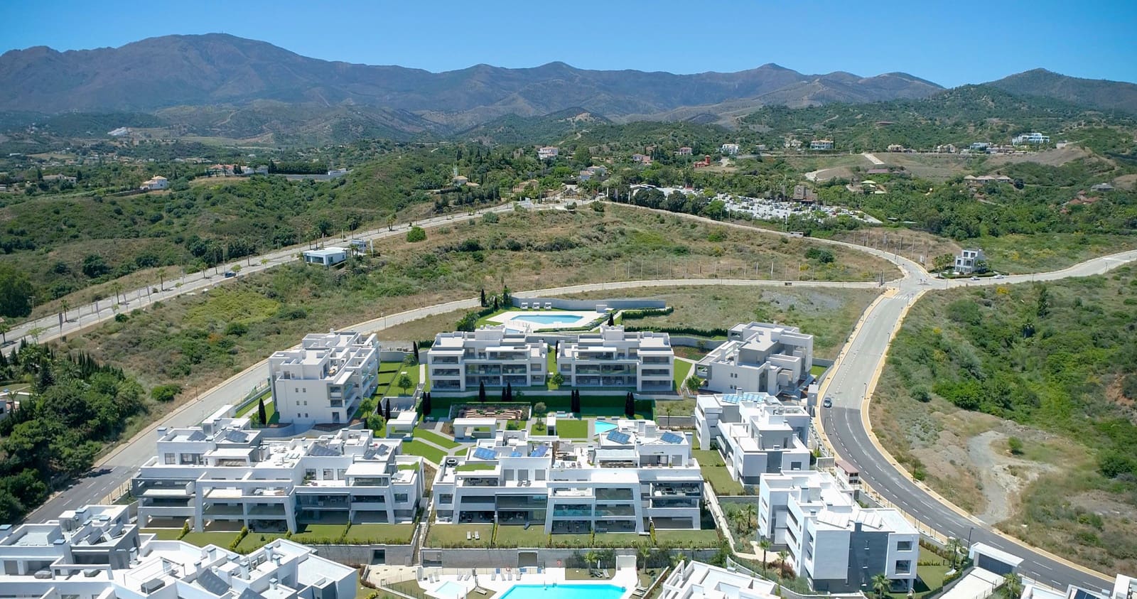 2 soverom Leilighet til salgs i Estepona med svømmebasseng garasje - € 434 000 (Ref: 8874345)