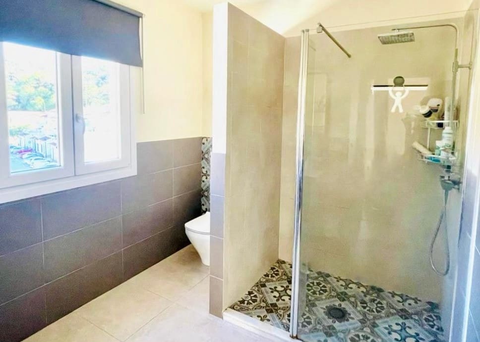 4 makuuhuone Huvila myytävänä paikassa Benahavis mukana uima-altaan 
autotalli - 950 000 € (Ref: 8894657)