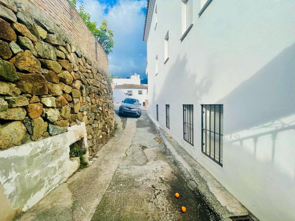 4 makuuhuone Huvila myytävänä paikassa Benahavis mukana uima-altaan 
autotalli - 950 000 € (Ref: 8894657)