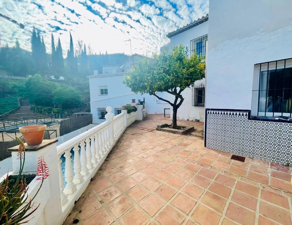 4 soveværelse Villa til salg i Benahavis med swimmingpool garage - € 899.000 (Ref: 8894657)