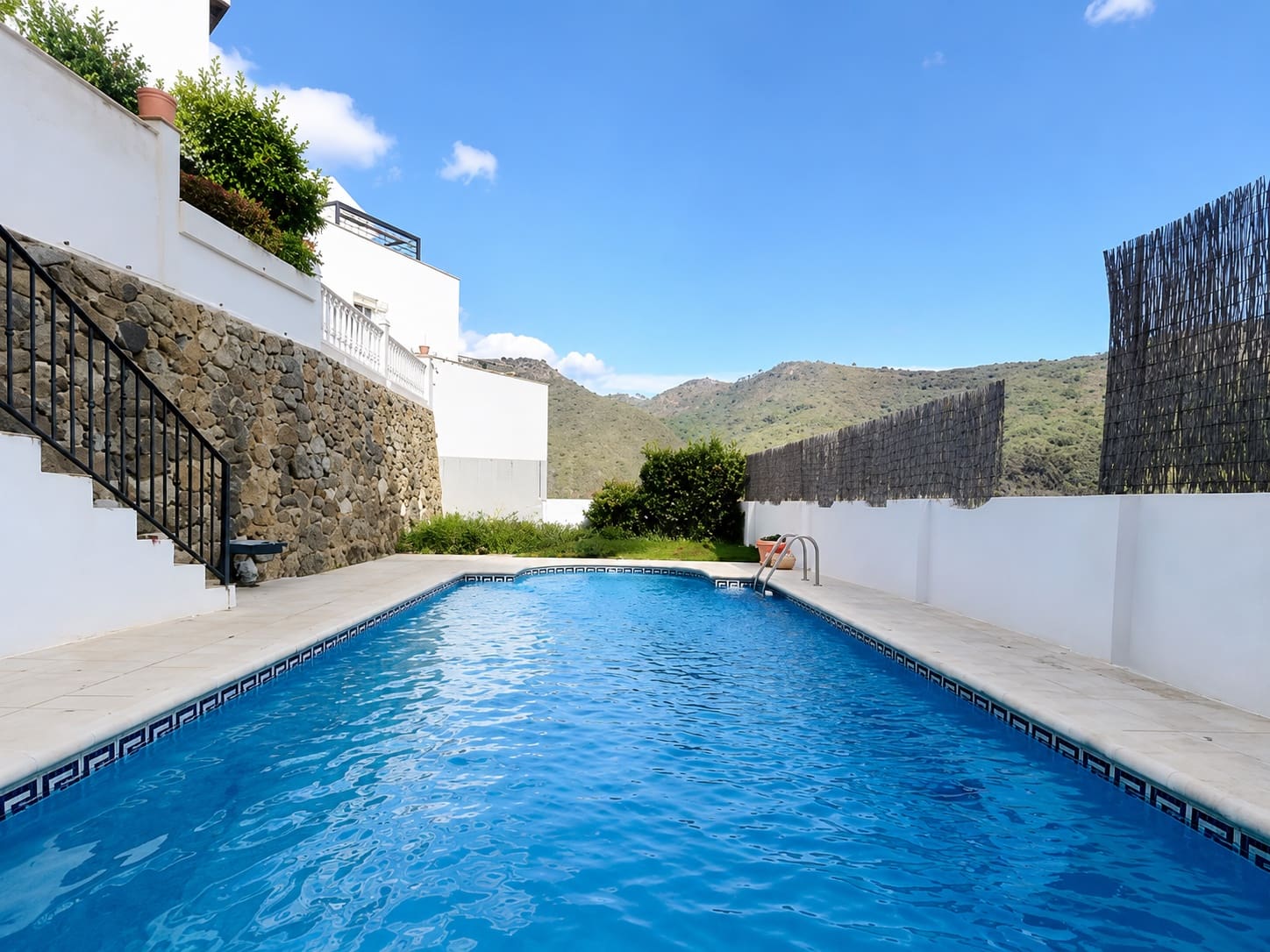 4 soveværelse Villa til salg i Benahavis med swimmingpool garage - € 899.000 (Ref: 8894657)