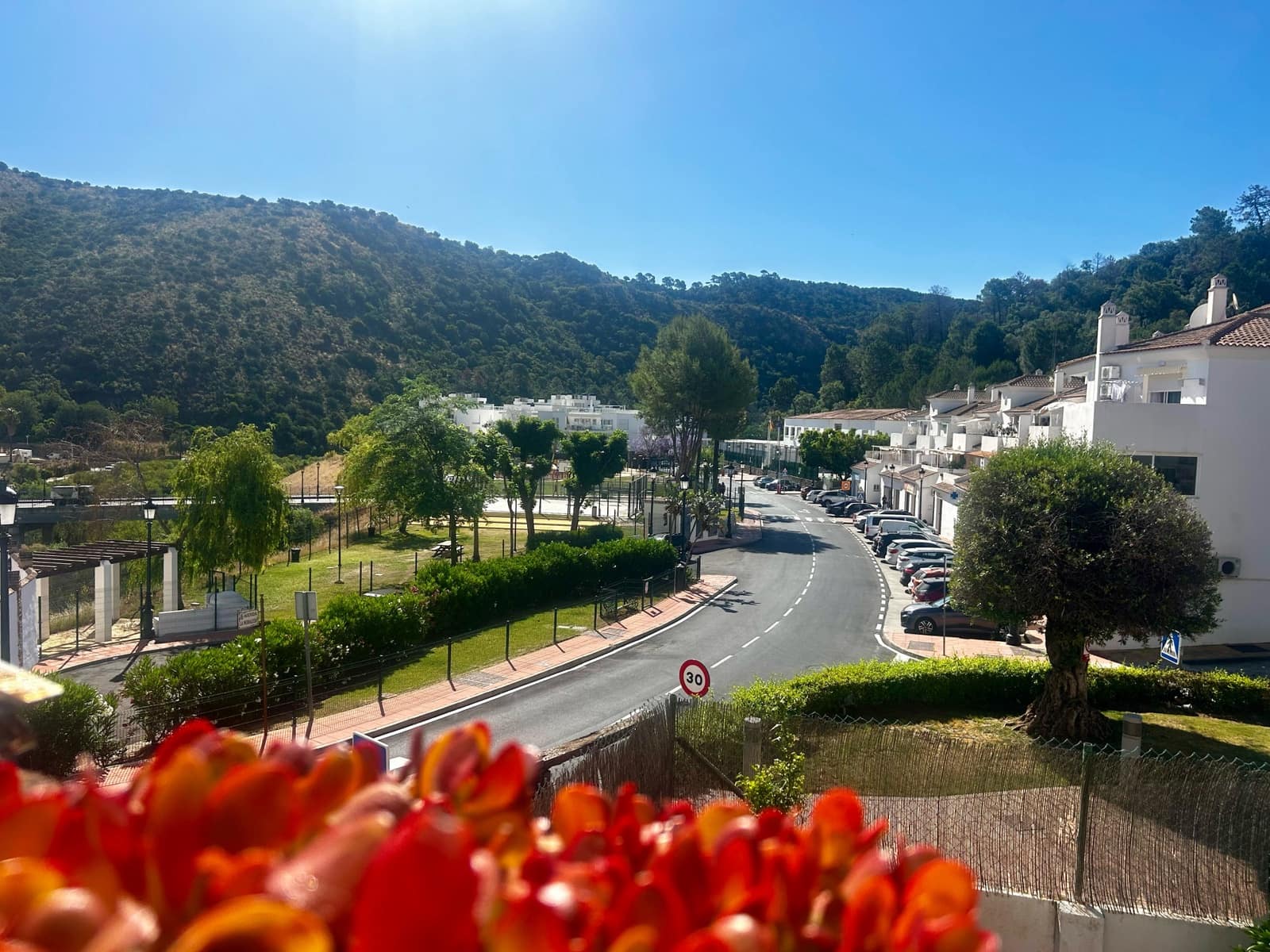 4 soveværelse Villa til salg i Benahavis med swimmingpool garage - € 899.000 (Ref: 8894657)