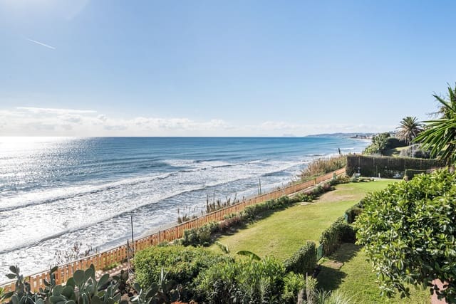 Casa de 2 habitaciones en Estepona en venta con piscina garaje - 469.000 € (Ref: 9003316)