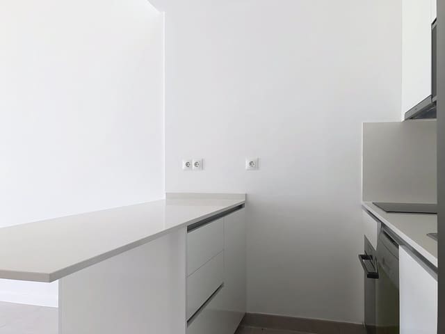 2 Zimmer Apartment zu verkaufen in Guadalobón, Estepona mit Garage - 369.000 € (Ref: 9005236)