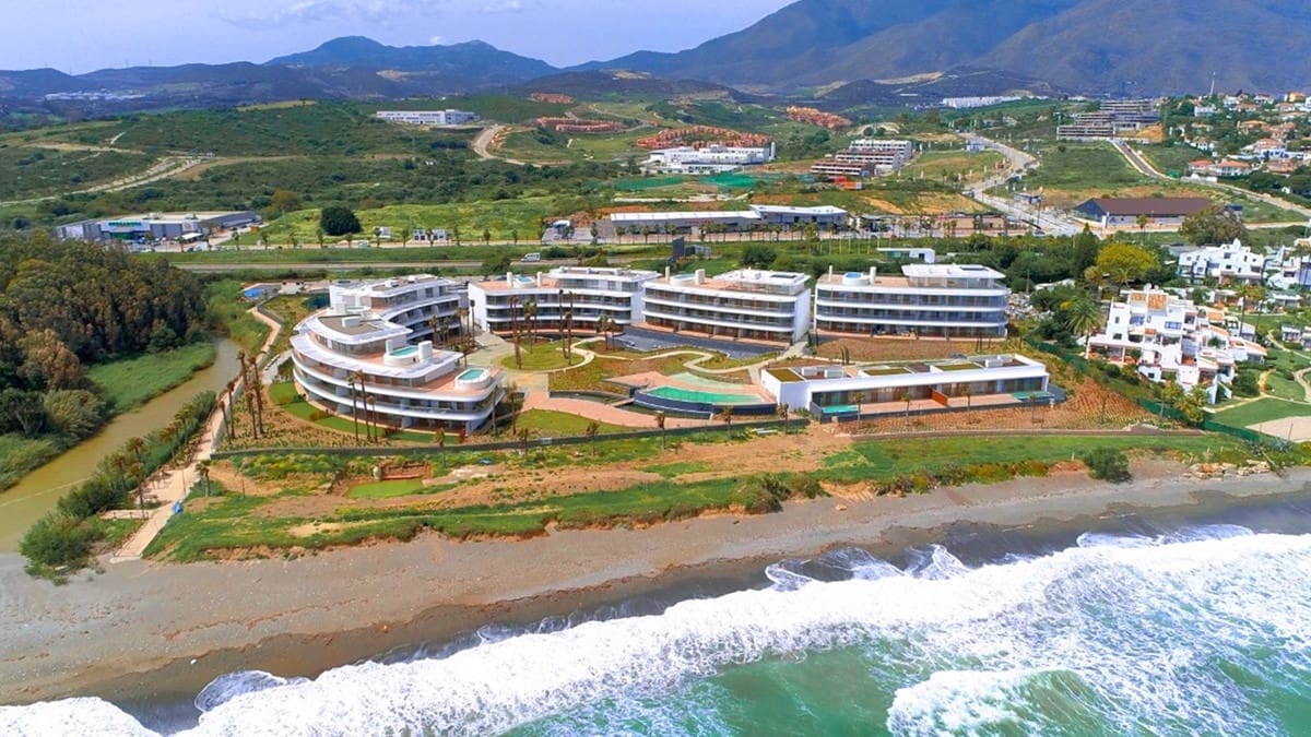 3 quarto Apartamento para venda em Estepona com piscina garagem - 1 145 000 € (Ref: 9012221)