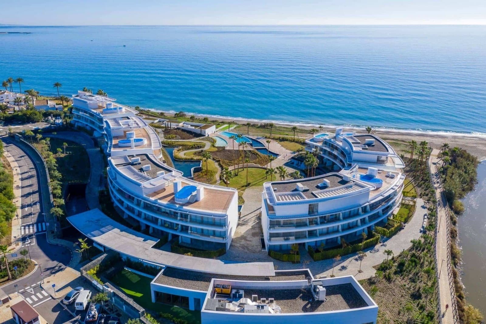 3 quarto Apartamento para venda em Estepona com piscina garagem - 1 145 000 € (Ref: 9012221)