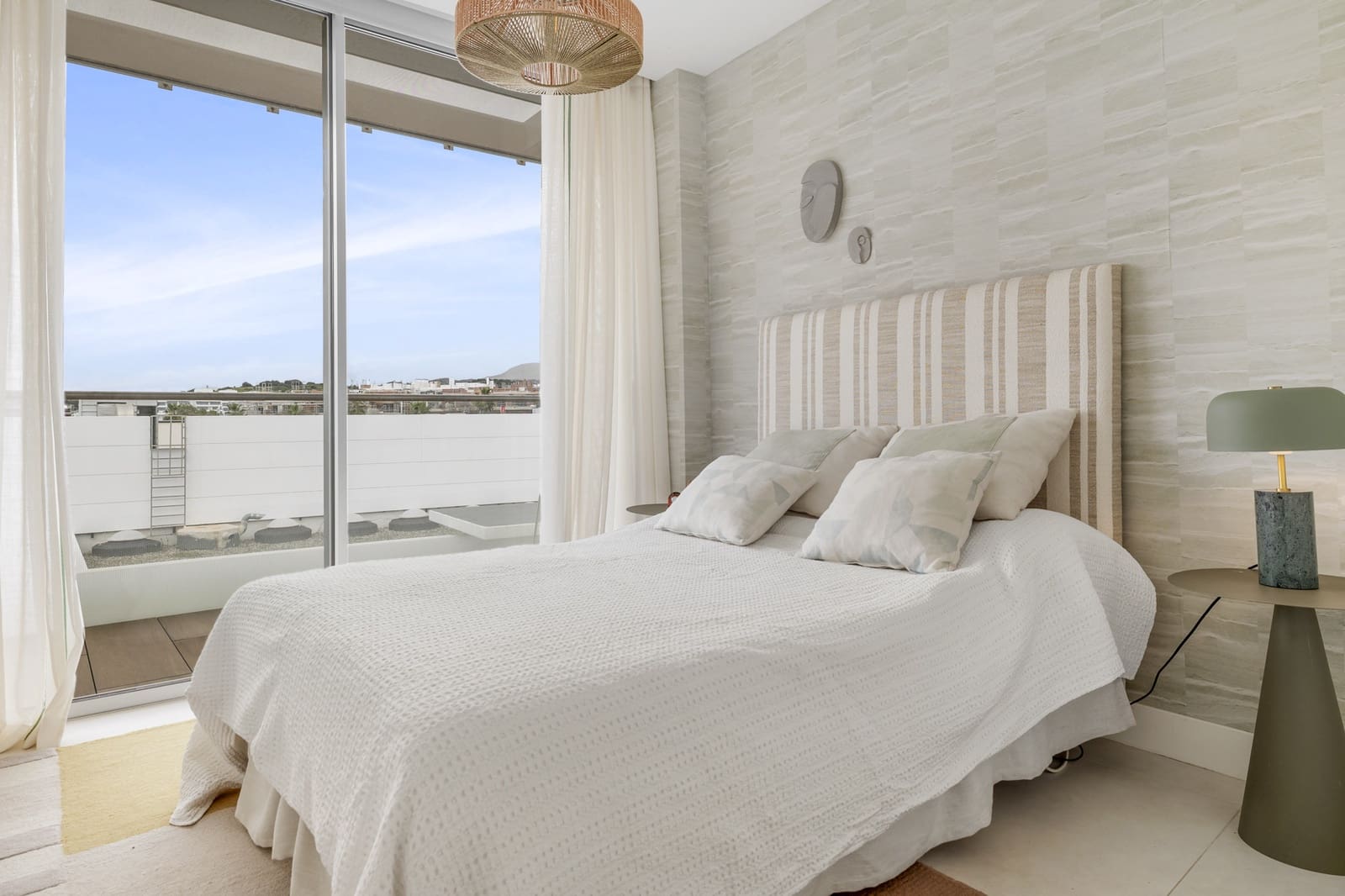 3 quarto Apartamento para venda em Estepona com piscina garagem - 1 145 000 € (Ref: 9012221)