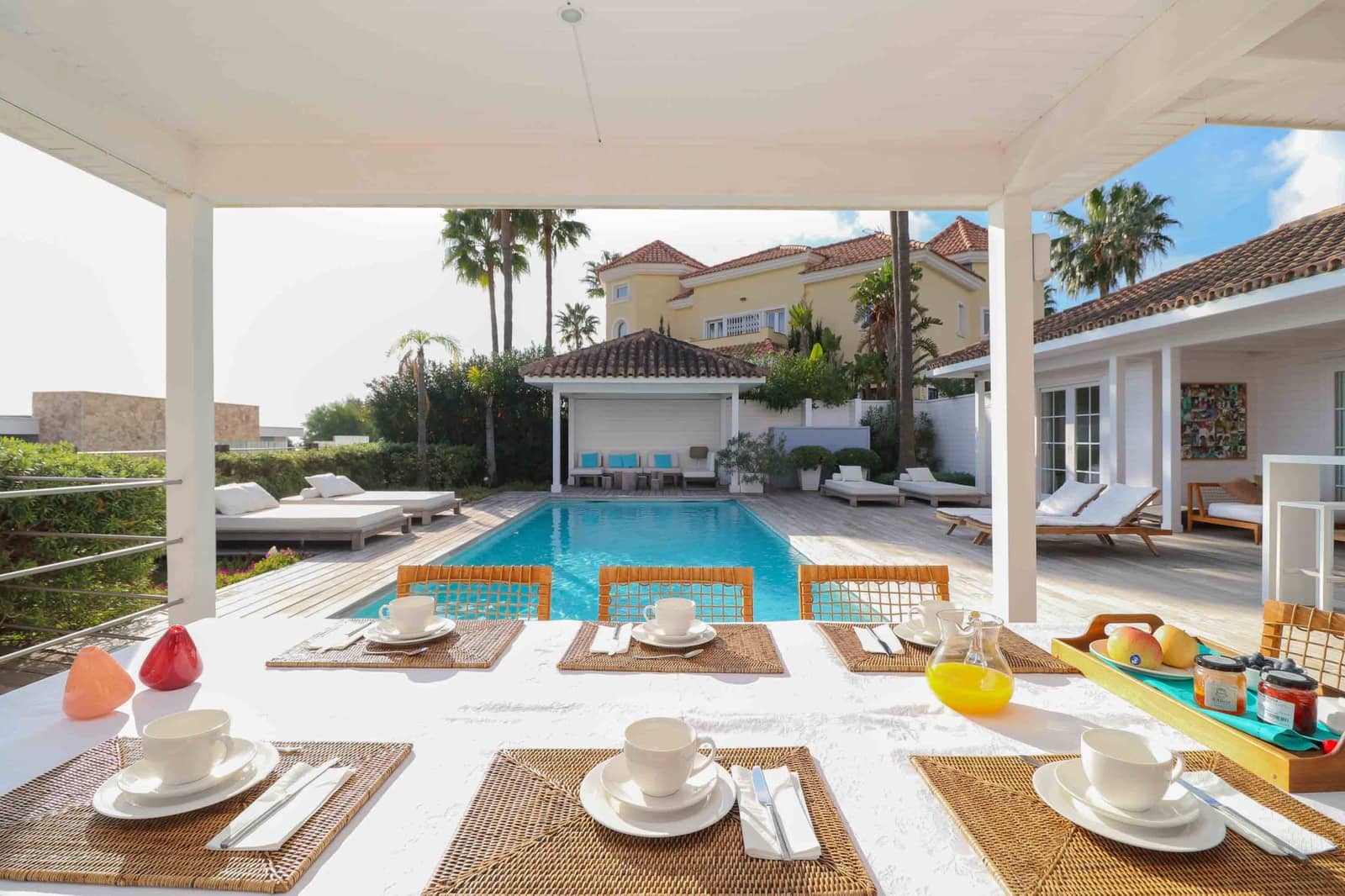 4 sovrum Villa till salu i Benahavis med pool garage - 1 850 000 € (Ref: 9026523)