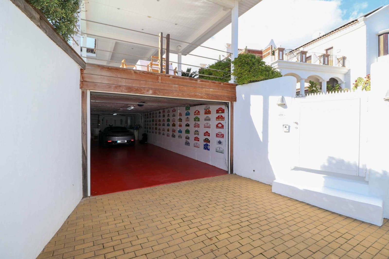 4 sovrum Villa till salu i Benahavis med pool garage - 1 850 000 € (Ref: 9026523)