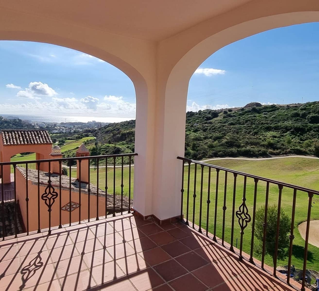 3 soverom Hus til salgs i Estepona med svømmebasseng garasje - € 574 750 (Ref: 9026524)