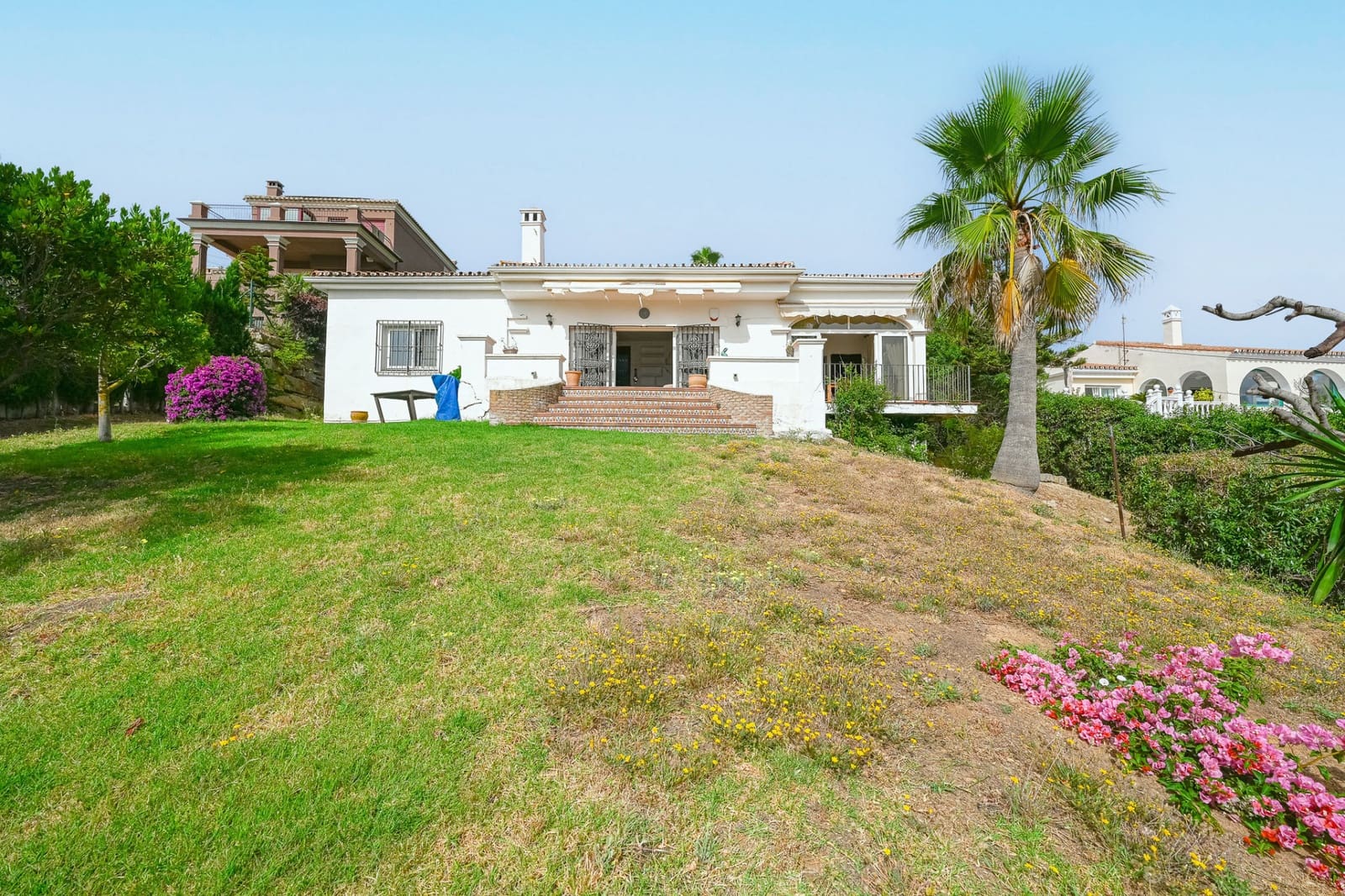 5 bedroom Villa for sale in Buenas Noches with pool garage - € 2,000,000 (Ref: 9026526)