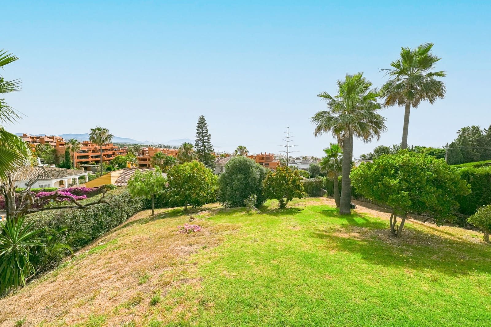 5 bedroom Villa for sale in Buenas Noches with pool garage - € 2,000,000 (Ref: 9026526)