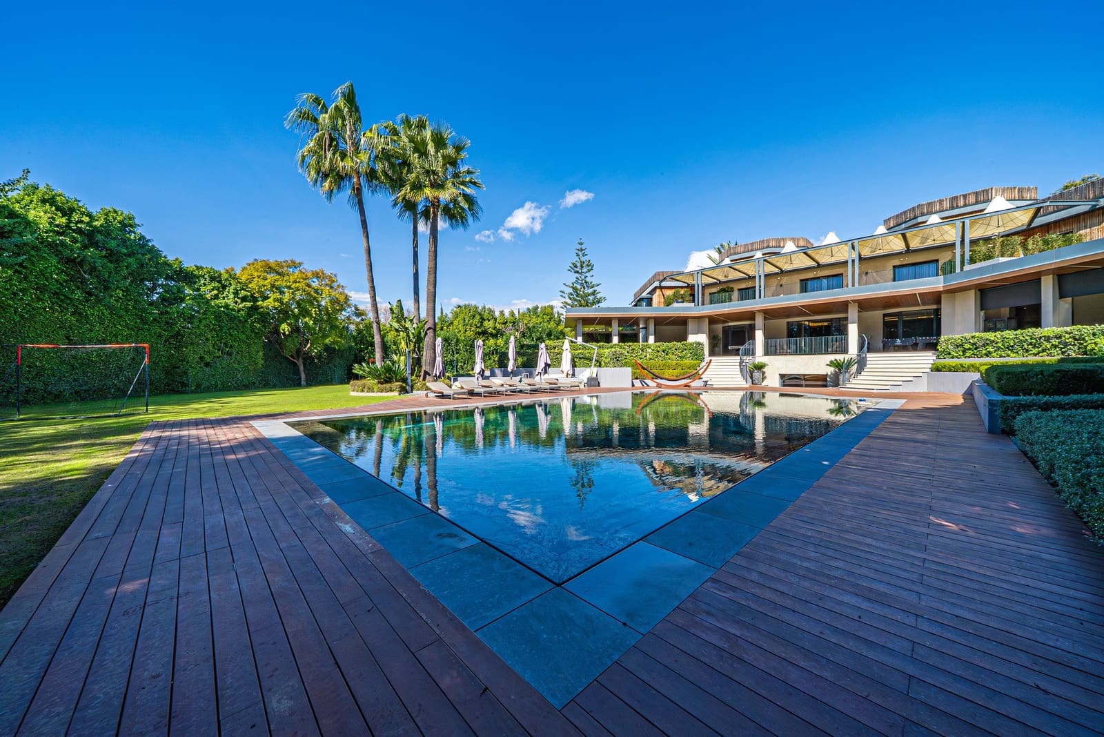 10 slaapkamer Villa te koop in Guadalmina met zwembad garage - € 11.500.000 (Ref: 9059588)