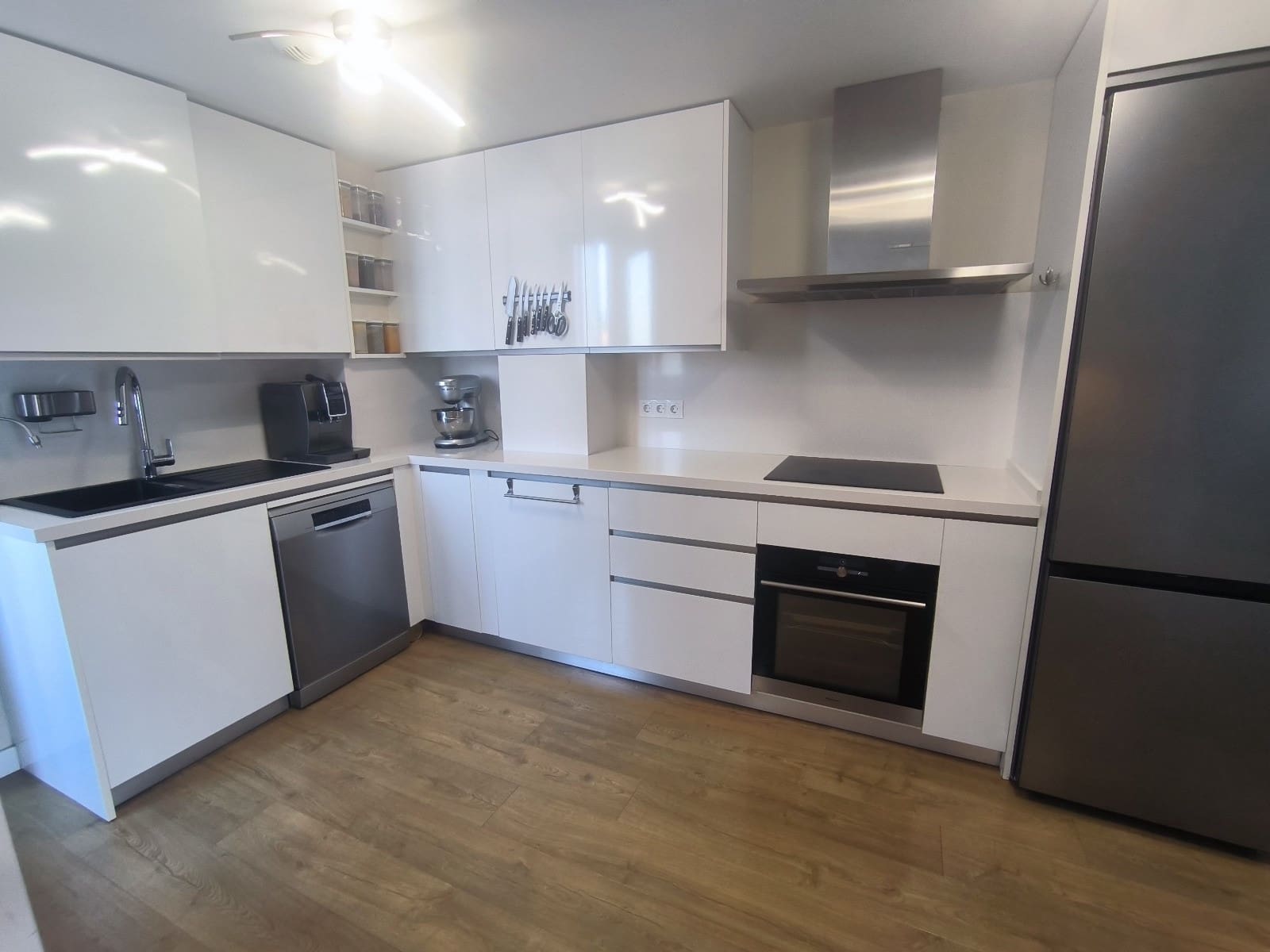 3 slaapkamer Penthouse te koop in Estepona met garage - € 580.000 (Ref: 9073552)