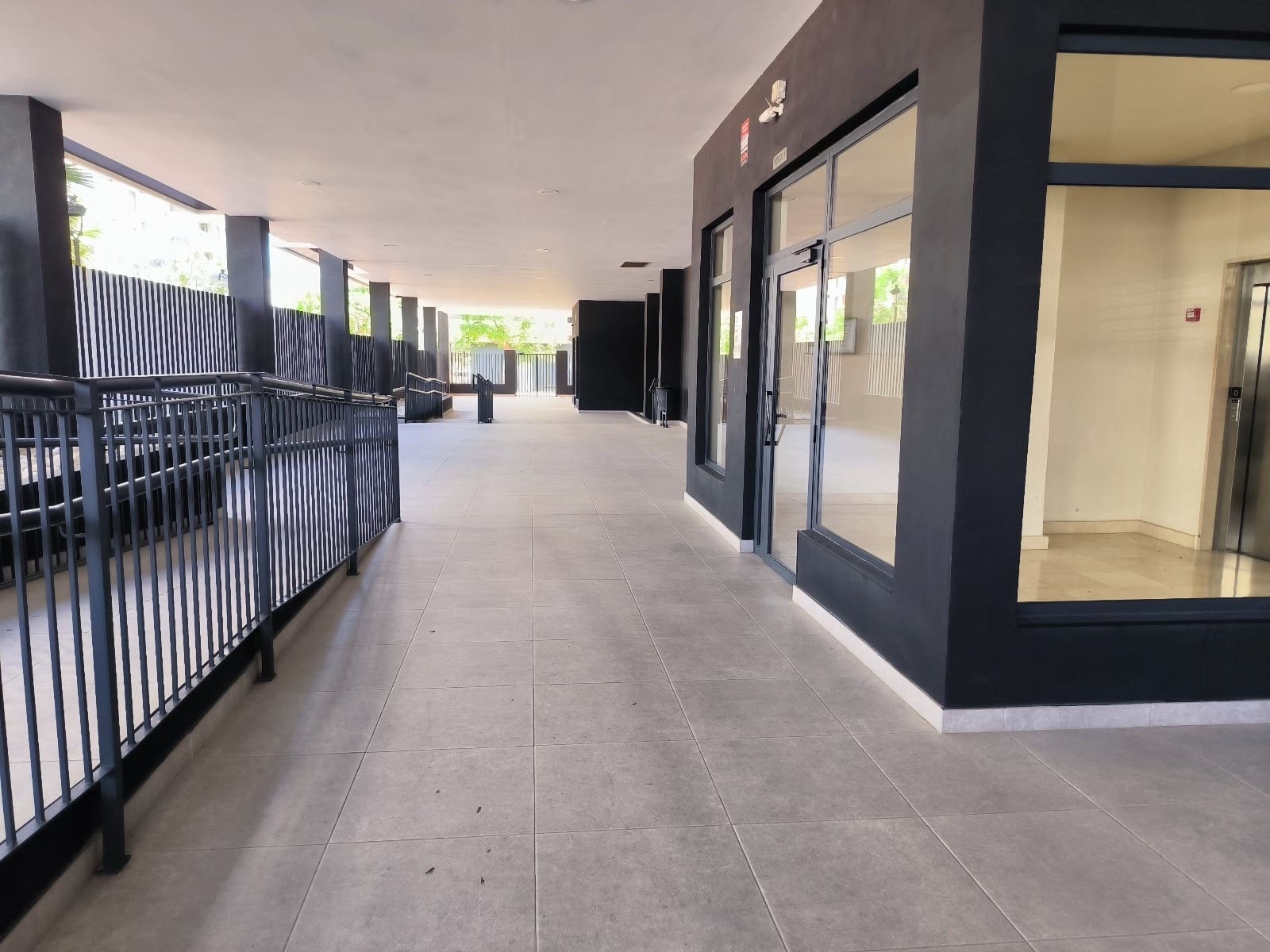 3 slaapkamer Penthouse te koop in Estepona met garage - € 580.000 (Ref: 9073552)