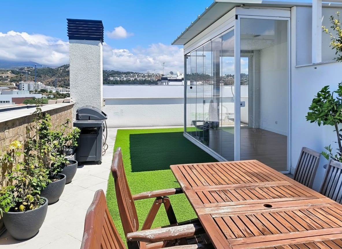 3 bedroom Penthouse for sale in Estepona with garage - € 580,000 (Ref: 9073552)