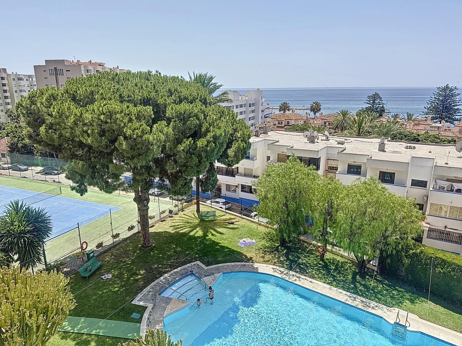 3 slaapkamer Appartement te koop in Estepona met zwembad - € 465.000 (Ref: 9075253)