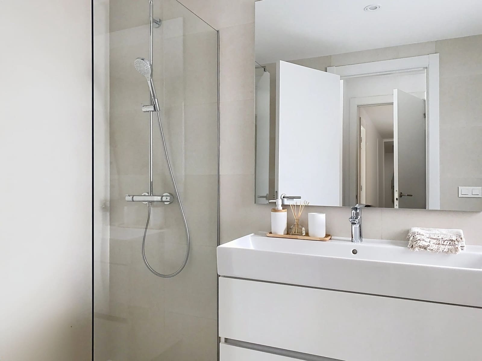 4 Zimmer Apartment zu verkaufen in Estepona mit Pool Garage - 890.000 € (Ref: 9100882)