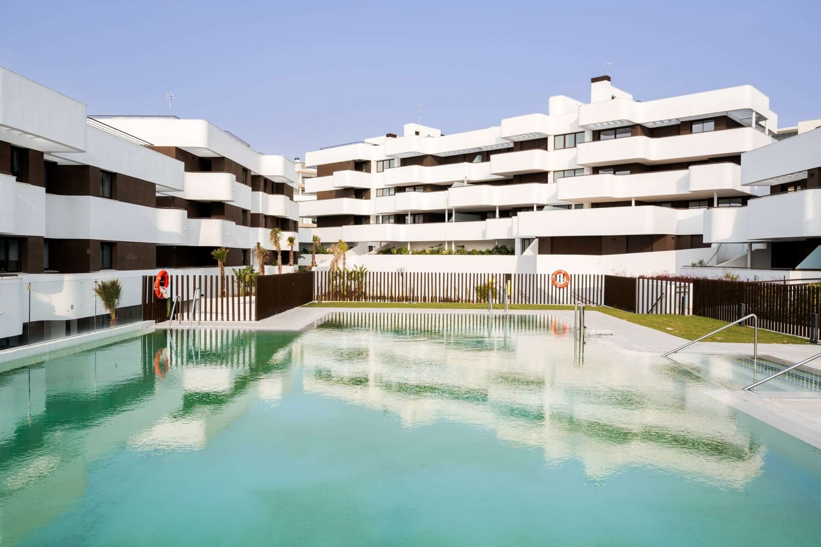 4 Zimmer Apartment zu verkaufen in Estepona mit Pool Garage - 890.000 € (Ref: 9100882)