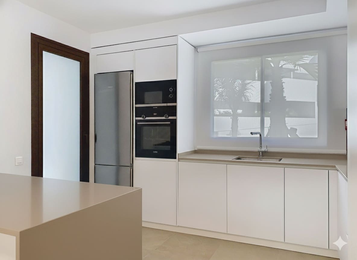 4 Zimmer Apartment zu verkaufen in Estepona mit Pool Garage - 890.000 € (Ref: 9100882)