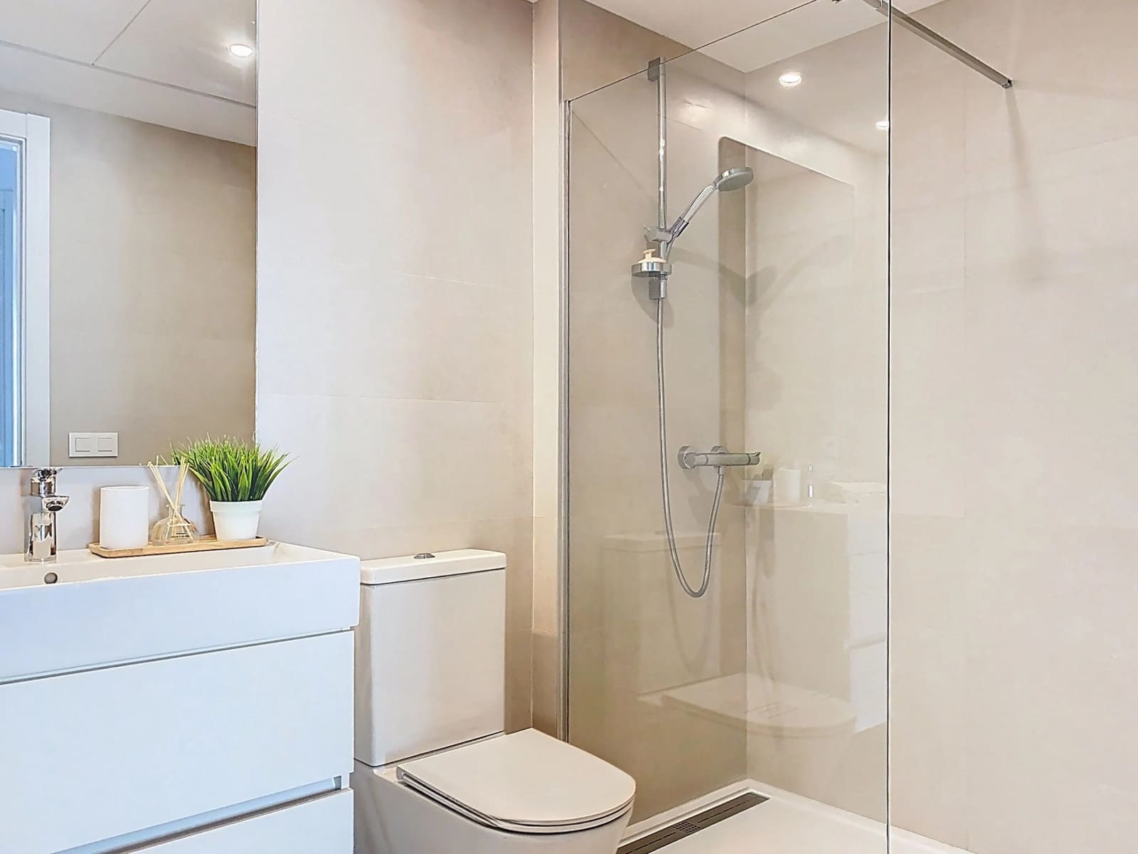 4 Zimmer Apartment zu verkaufen in Estepona mit Pool Garage - 890.000 € (Ref: 9100882)