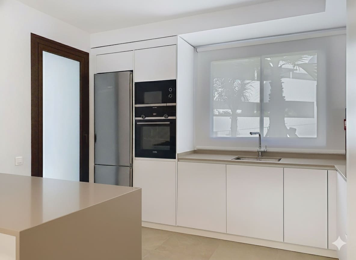 4 bedroom Apartment for sale in Estepona with pool garage - € 890,000 (Ref: 9100882)
