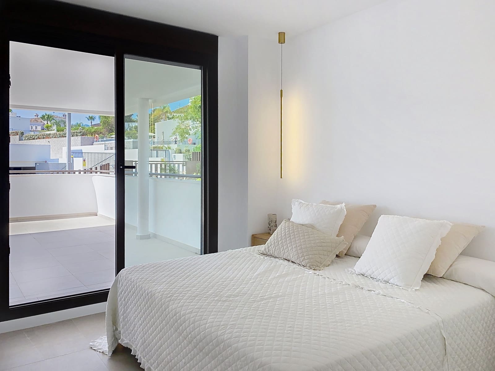 4 bedroom Apartment for sale in Estepona with pool garage - € 890,000 (Ref: 9100882)