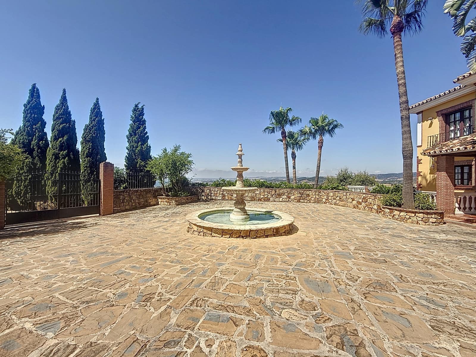 6 bedroom Finca/Country House for sale in Estepona with pool garage - € 1,150,000 (Ref: 9108876)