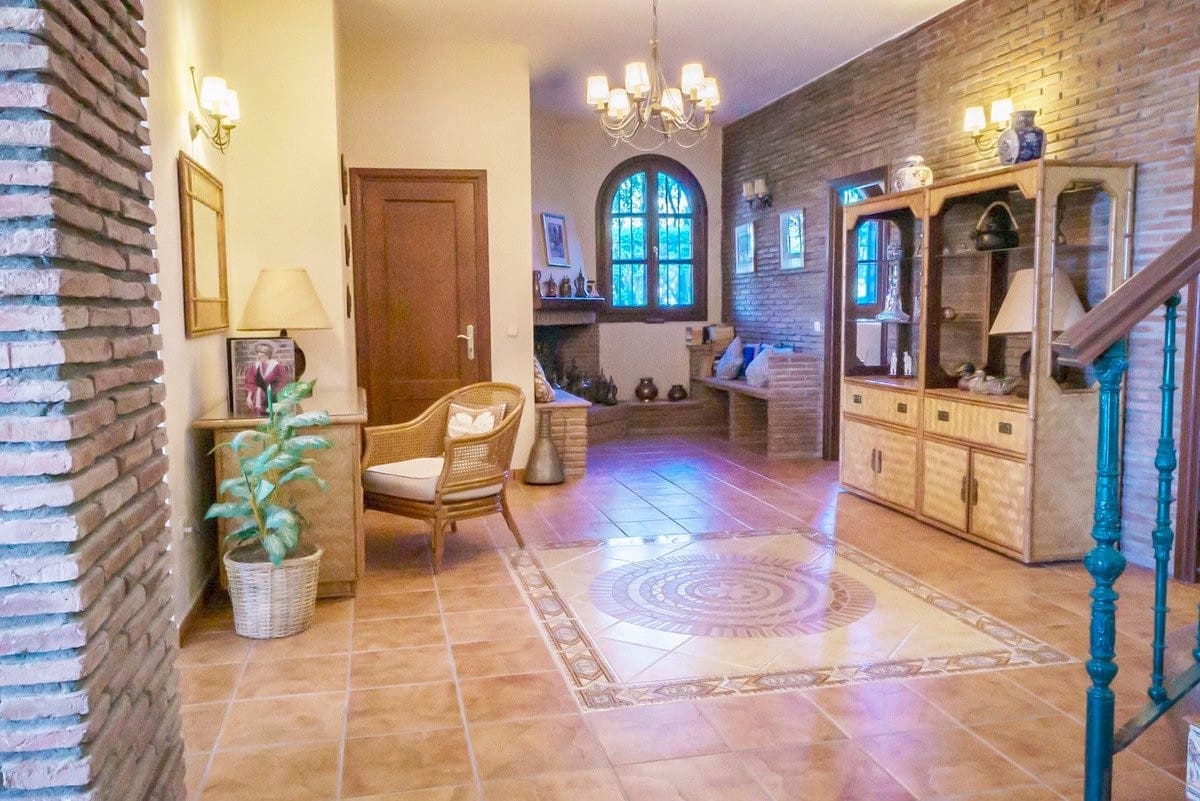 6 bedroom Finca/Country House for sale in Estepona with pool garage - € 1,150,000 (Ref: 9108876)