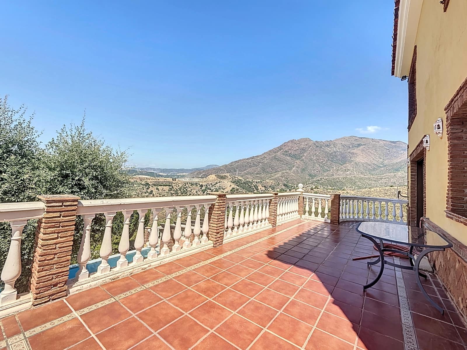 6 bedroom Finca/Country House for sale in Estepona with pool garage - € 1,150,000 (Ref: 9108876)