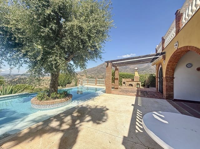 6 sypialnia Finka/Dom wiejski na sprzedaż w Estepona z basenem garażem - 1 150 000 € (Ref: 9108876)