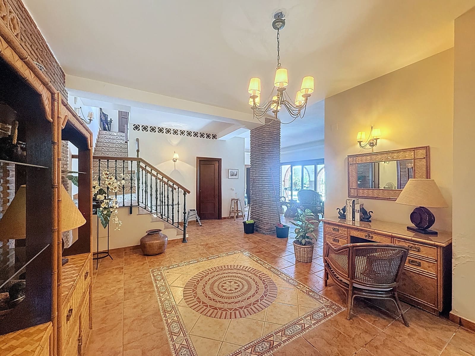 6 bedroom Finca/Country House for sale in Estepona with pool garage - € 1,150,000 (Ref: 9108876)