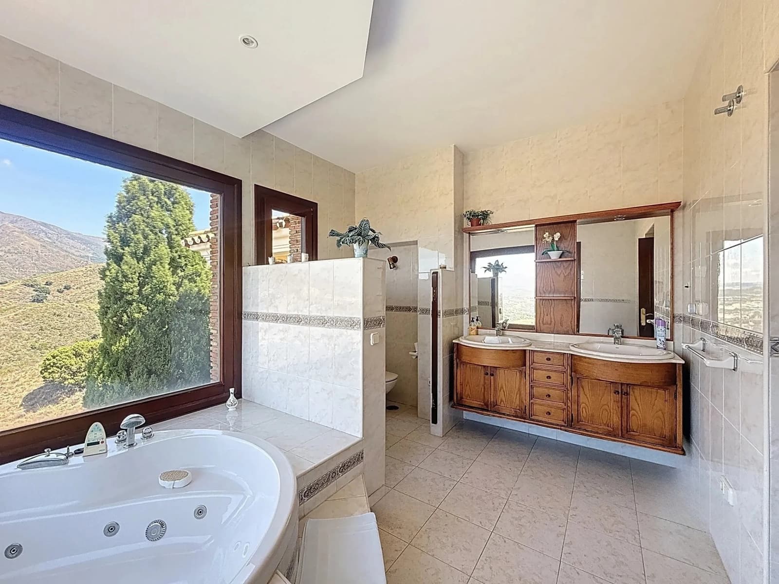 6 bedroom Finca/Country House for sale in Estepona with pool garage - € 1,150,000 (Ref: 9108876)