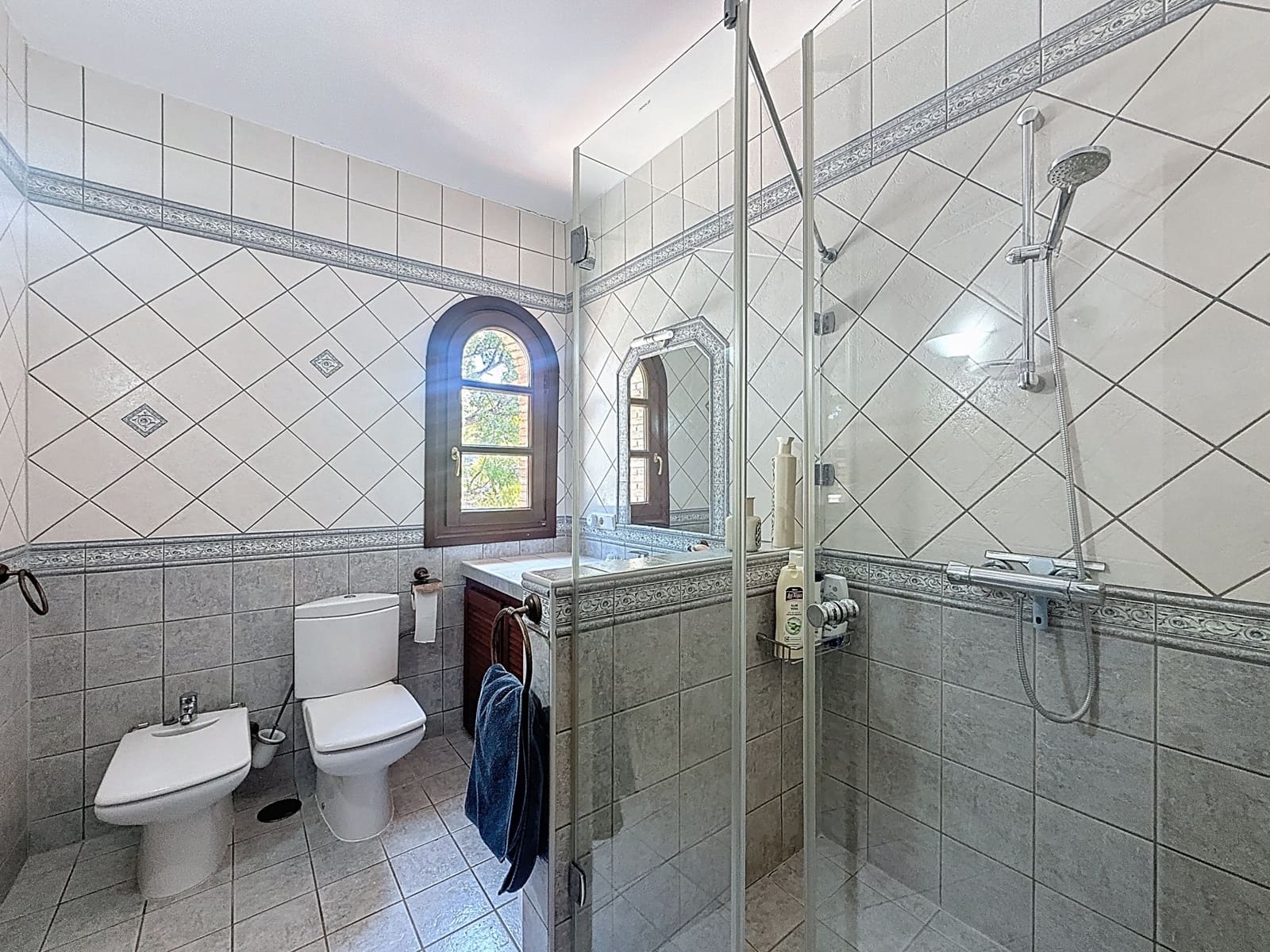 6 bedroom Finca/Country House for sale in Estepona with pool garage - € 1,150,000 (Ref: 9108876)