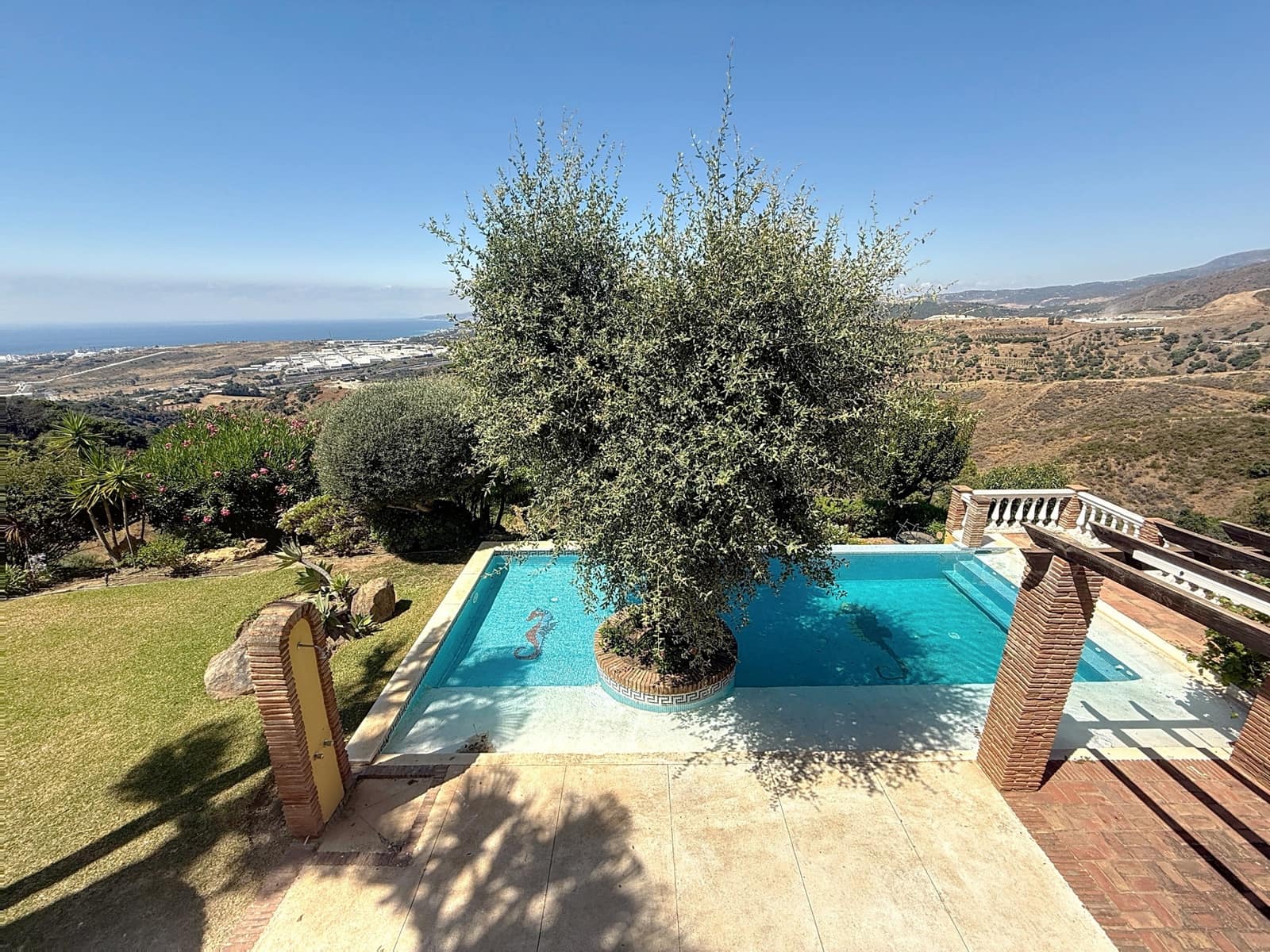 6 bedroom Finca/Country House for sale in Estepona with pool garage - € 1,150,000 (Ref: 9108876)