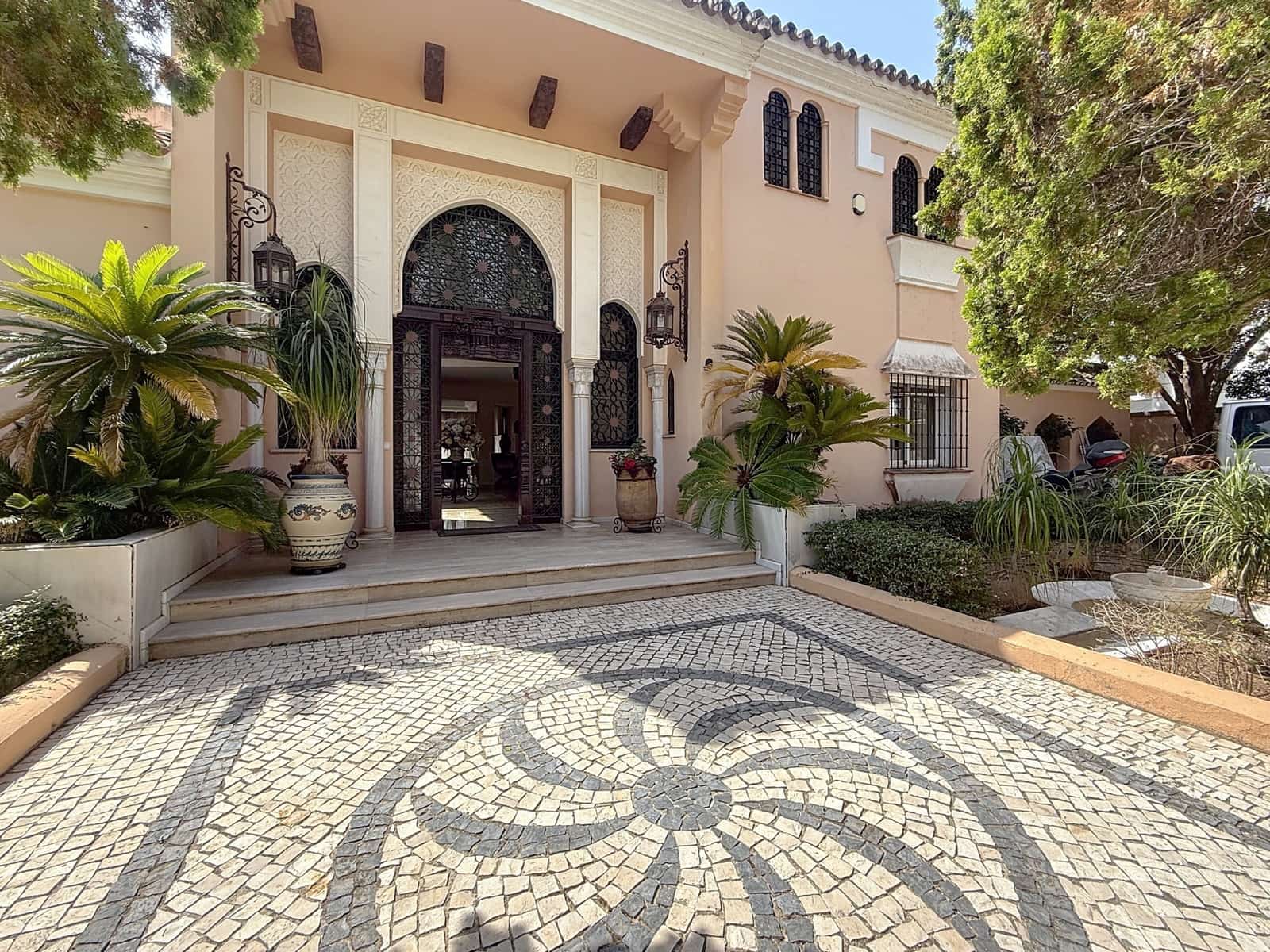 Chalet de 8 habitaciones en New Golden Mile en venta con piscina garaje - 7.500.000 € (Ref: 9114292)