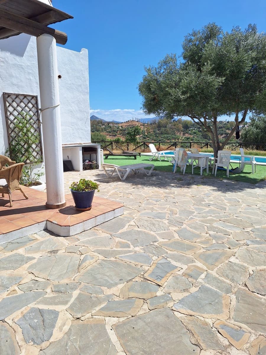 4 bedroom Finca/Country House for sale in El Padron with pool garage - € 1,300,000 (Ref: 9137313)