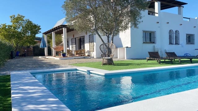 4 soverom Finca/Herregård til salgs i El Padrón, Estepona med svømmebasseng garasje - € 1 200 000 (Ref: 9137313)