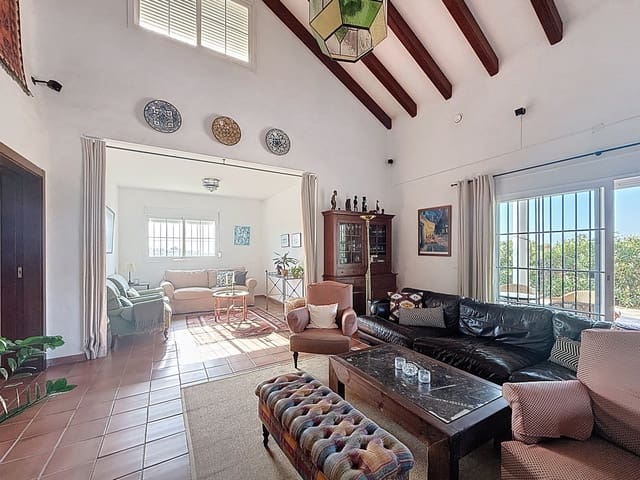 4 soverom Finca/Herregård til salgs i El Padrón, Estepona med svømmebasseng garasje - € 1 200 000 (Ref: 9137313)
