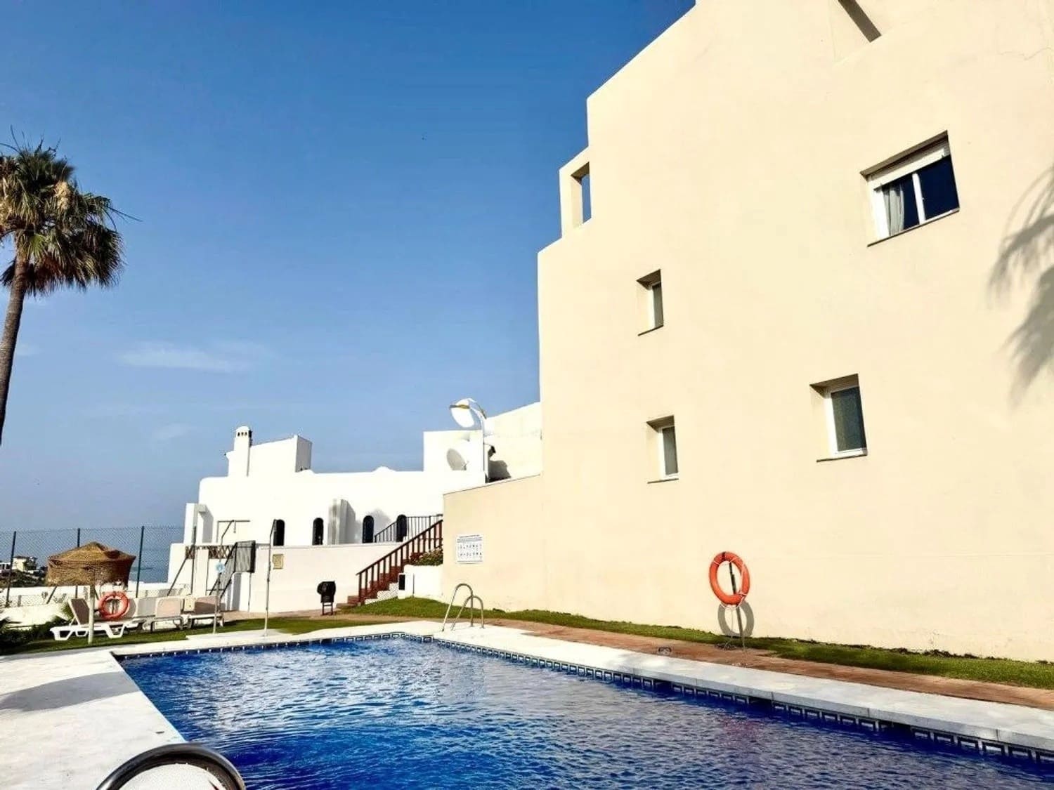 3 soveværelse Lejlighed til salg i Bahia de Casares med swimmingpool garage - € 306.000 (Ref: 9147352)