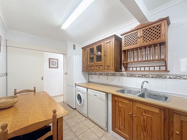 4 chambre Appartement à vendre à Huerta Nueva, Estepona - 296 900 € (Ref: 9161185)