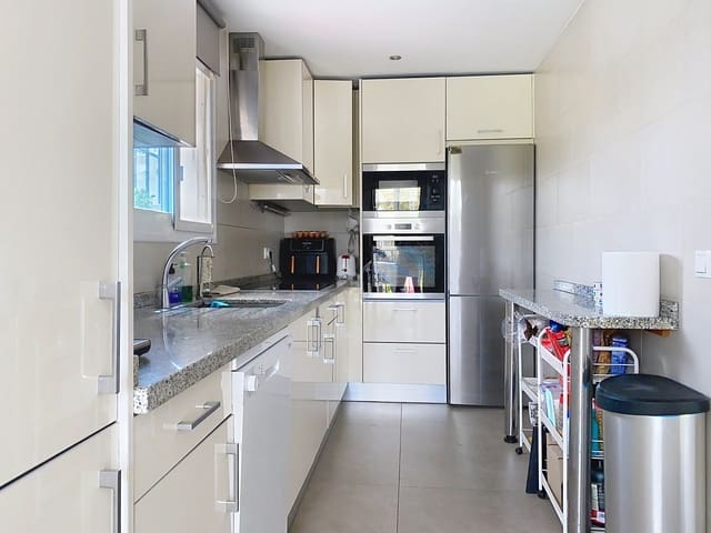 Pareado de 3 habitaciones en El Padrón, Estepona en venta con piscina - 370.000 € (Ref: 9165926)