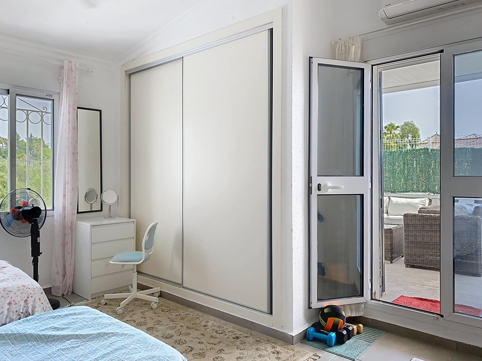 Pareado de 3 habitaciones en El Padrón en venta con piscina - 370.000 € (Ref: 9165926)